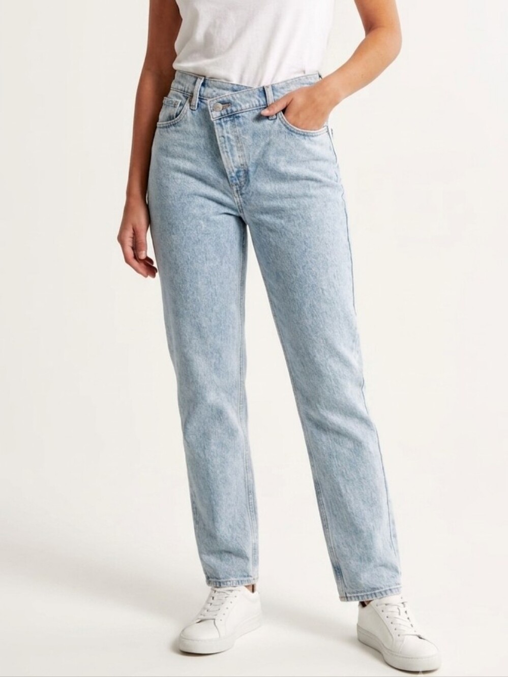 Abercrombie & Fitch 90s Straight Ultra High-Rise Classic Light Blue Jeans 29 / 8